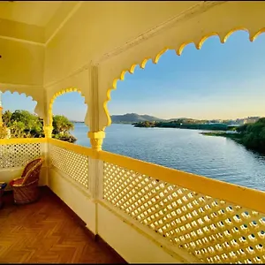 https://vallabhgarh-a-lake-facing-balcony.udaipurhotels.org